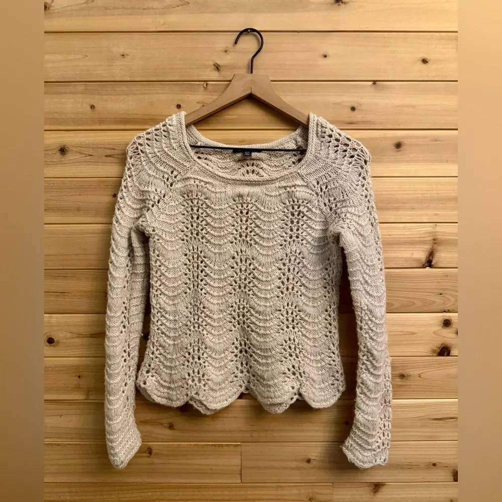 American Eagle Size XSmall Scalloped Wool Blend Knit Sweater - Picture 1 of 11